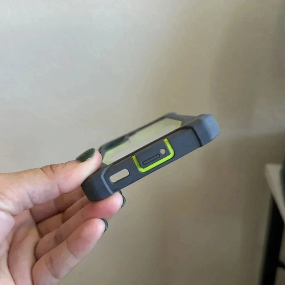 Galaxy S21 Protective Cover | Gray and Green - Picture 3 of 8